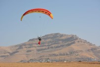 Mardin'in Derik İlçesinde Paraşütçüler, Şehit Kaymakam İçin Havalandı Haberi