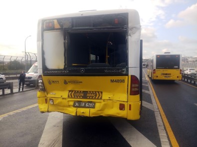 Metrobüste Bulunan Vatandaşlar Büyük Panik Yaşadı