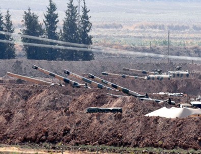 Suriye sınırında tank ve obüslerin namluları Suriye'ye çevrildi
