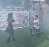 BAŞAKPıNAR - Amatör Futbolcudan Yeşil Sahada Evlenme Teklifi