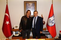 GÖZTEPE - Başkan Batur'dan Göztepe'ye Tam Destek