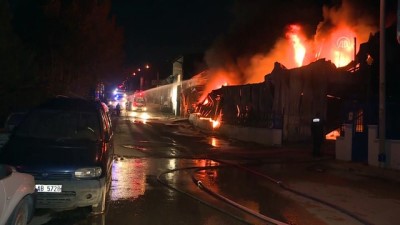 Başkent'te plastik fabrikası alev alev yandı