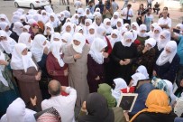 SALTANAT - Beyaz Tülbentli Annelerden HDP Önündeki Ailelere Destek