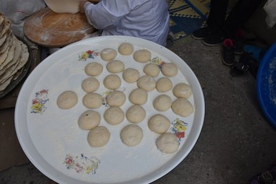 Boyabatlı Kadınların Kış İçin Ekmek Hazırlığı