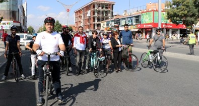 Erzincan'da 'Sen De Sokak Canları İçin Bizimle Pedalla' Etkinliği