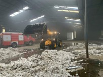 GERENKÖY - Foça'da Pamuk Deposu Yandı, Hasar Büyük