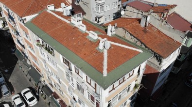 Kadıköy'de Riskli Olduğu Gerekçesiyle Boşaltılan 5 Katlı Bina Havadan Görüntülendi