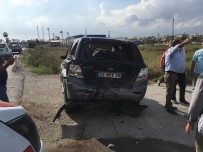 YOLCU MİNİBÜSÜ - Minibüs İle Otomobil Çarpıştı Açıklaması 5 Yaralı