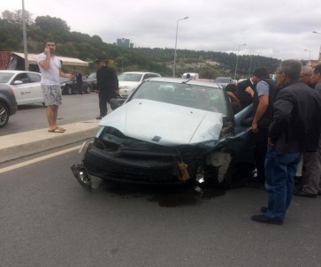 (Özel) Ataşehir'de İki Araç Birbirine Girdi Açıklaması 2 Yaralı
