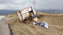 ÜST GEÇİT - Tosya'da Kontrolden Çıkan Tır Devrildi Açıklaması 1 Yaralı