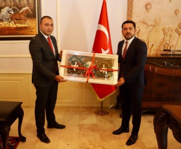 Ülkü Ocakları Başkanı Türker'den Belediye Başkanı Arı'ya Ziyaret
