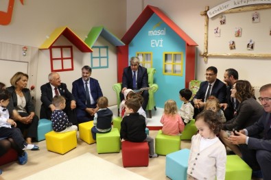 Vali Gürel, Bebeklere Masal Anlattı