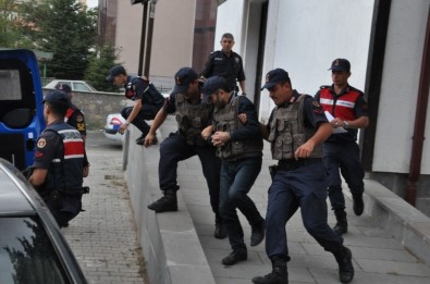 Ağabeyini Öldürüp, Yeğenini De Yaralayan Şahıs Tutuklandı