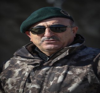 Bakan Çavuşoğlu Kamuflajları Giydi