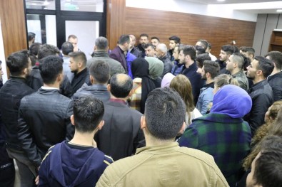 Bolu'da Ülkü Ocakları Üyelerinden CHP'li Meclis Üyesine Protesto