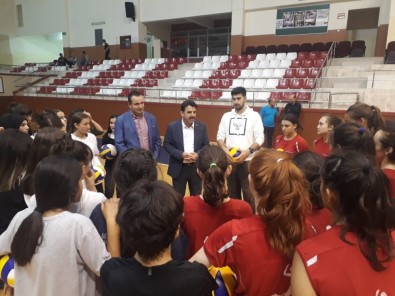 Çakır Antrenör Ve Sporcularla Buluştu