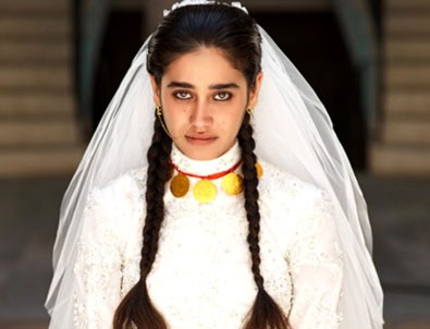 'Çocuk gelin' rolü ile tanınan Meltem Miraloğlu 80 yaşındaki Amerikalı ile gizlice evlendi