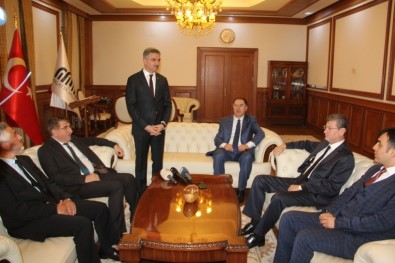 Kamu Başdenetçisi Şeref Malkoç  Vali Baruş'u Ziyaret Etti