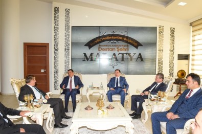 Kamu Denetçiliği Kurumu Başkanı Şeref Malkoç, Malatya Büyükşehir Belediyesini Ziyaret Etti