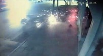 AYDINLATMA DİREĞİ - Motosiklet Sürücüsünün Öldüğü Feci Kaza Anı Güvenlik Kamerasında
