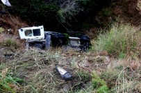 Otomobil Kayganlaşan Yolda Dereye Yuvarlandı Açıklaması 3 Yaralı