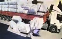 BALıKLıGÖL - Park Halindeki Tırın Dorsesinden Düşen Pamuk Balyaları İşçiyi Yaraladı