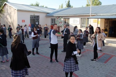Ağrı'da Öğrenciler Her Sabah Derse Sporla Başlıyor