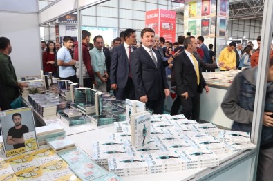Aksaray Belediyesi, 'Herkes Okusun' Diye Kitap Fuarı Açtı