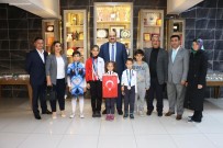 BRONZ MADALYA - Başkan Orhan Başarıyı Ödüllendirdi