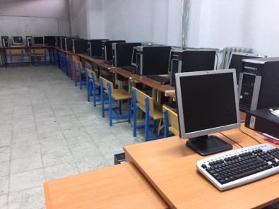 Beyşehir'de 4 Okula Yeni Nesil Bilgisayar Desteği