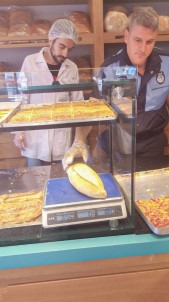 Burhaniye'de Eksik Gramaj Ekmek Satan Yandı