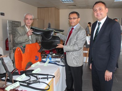 El Emeği Köpek Tasmaları Ve At Eğerleri İlgi Odağı Oldu