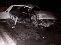 İzmir'de Otomobil Korkuluklara Çarptı Açıklaması 2 Ölü, 1 Ağır Yaralı