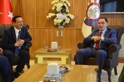 Kamu Başdenetçisi Şeref Malkoç'tan Malatya TSO'ya Ziyaret