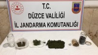 KONURALP - Köpeklerle Yapılan Aramada 100 Gram Esrar Ele Geçirildi