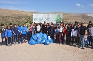 Niğde'de Öğrencilerden Doğa Temizliği