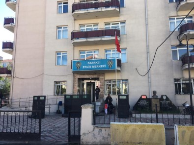 Şizofreni Hastası Zanlı, Karakolda Polis Memurunu Bıçakladı