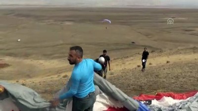 'Türkiye'nin Çatısı'nda Yamaç Paraşütü Eğitimi