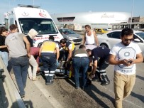 ÜST GEÇİT - Üst Geçitte Korkutan Kaza Açıklaması 2 Yaralı