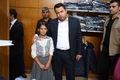 Varto'da 7 Bin Öğrenciye Giyim Yardımı