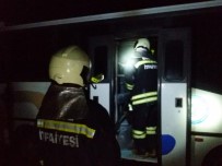 ÇOCUK HASTALIKLARI - Bingöl'de Park Halindeki Midibüs Yandı