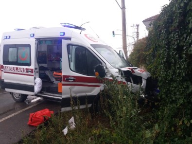 Isparta'da Hasta Taşıyan Ambulans Kaza Yaptı Açıklaması 4 Yaralı