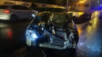 TAKSİ ŞOFÖRÜ - İzmir'de Zincirleme Trafik Kazası... 6 Aracın Karıştığı Kazada 9 Kişi Yaralandı