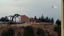 Karaman'da Yıkılan Duvarın Altında Kalan İşçi Yaralandı Haberi