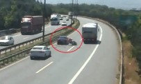 HATALı SOLLAMA - Kocaeli'de Sürücülerin Hatalarından Oluşan Kazalar Kamerada