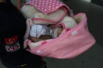 BEBEK AĞLAMASI - Konya'da Sokağa Bırakılmış 3 Kardeş Bebek Bulundu