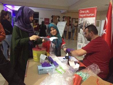 KYK'lı Öğrencilerden, Türk Kızılayı'nın Kök Hücre Bağışı Kampanyasına Destek