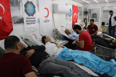 Önce Kan Bağışında Bulundu Ardından Çağrı Yaptı