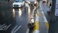 OTOBÜS DURAĞI - (Özel) Pendik'te Faciadan Dönüldü, İETT Otobüsü Ağaca Çarparak Durdu