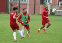 SAĞANAK YAĞMUR - Sivasspor Yağmur Altında Çalıştı